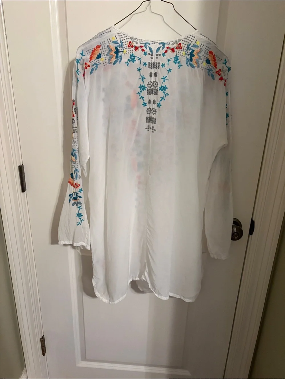 Johnny Was White Embroidered V-Neck Tunic with Multicolor Floral Stitching - Picture 3 of 5